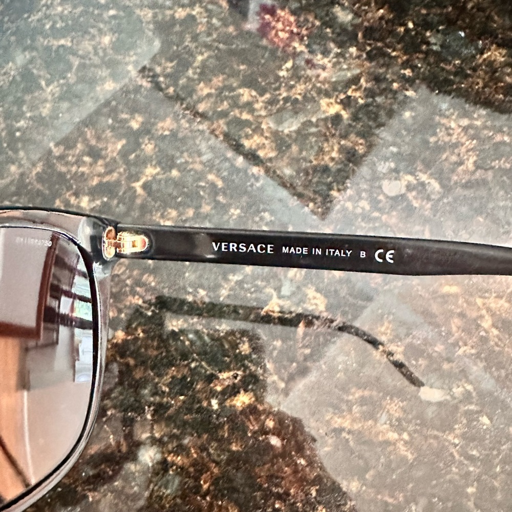Versace sunglasses - Picture 2 of 6